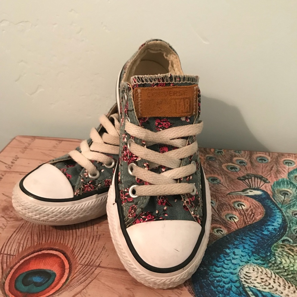 Girls Converse shoes size 11T